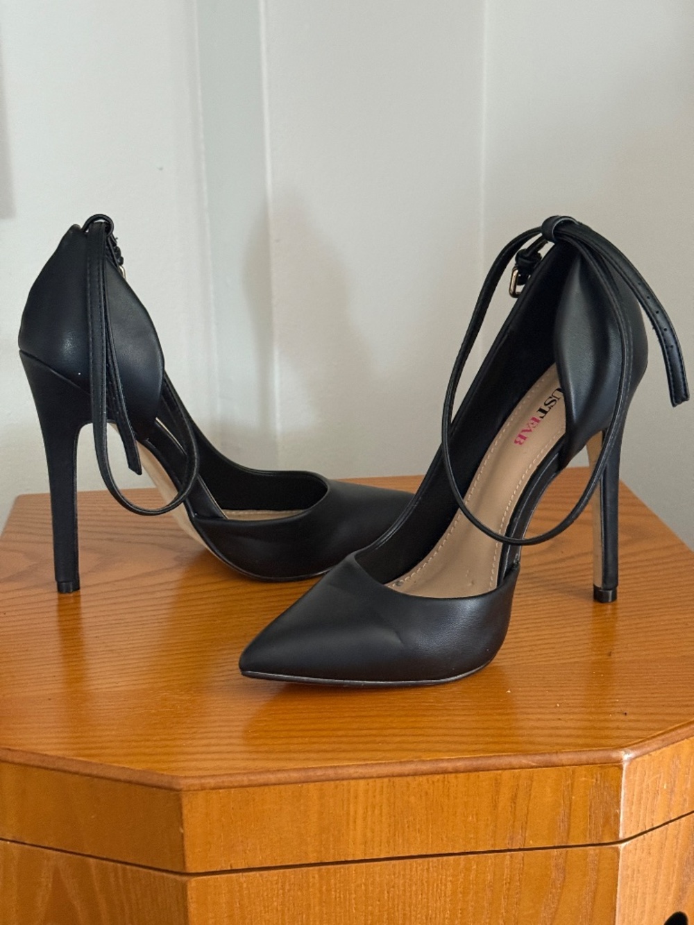 Women’s Shoes Size 7 - Picture 13 of 16